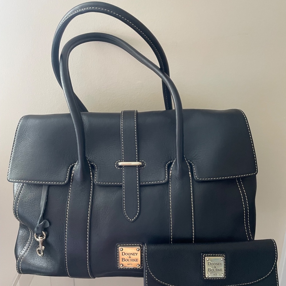COPY - Dooney & Bourke Large Bag in Excellent Condition